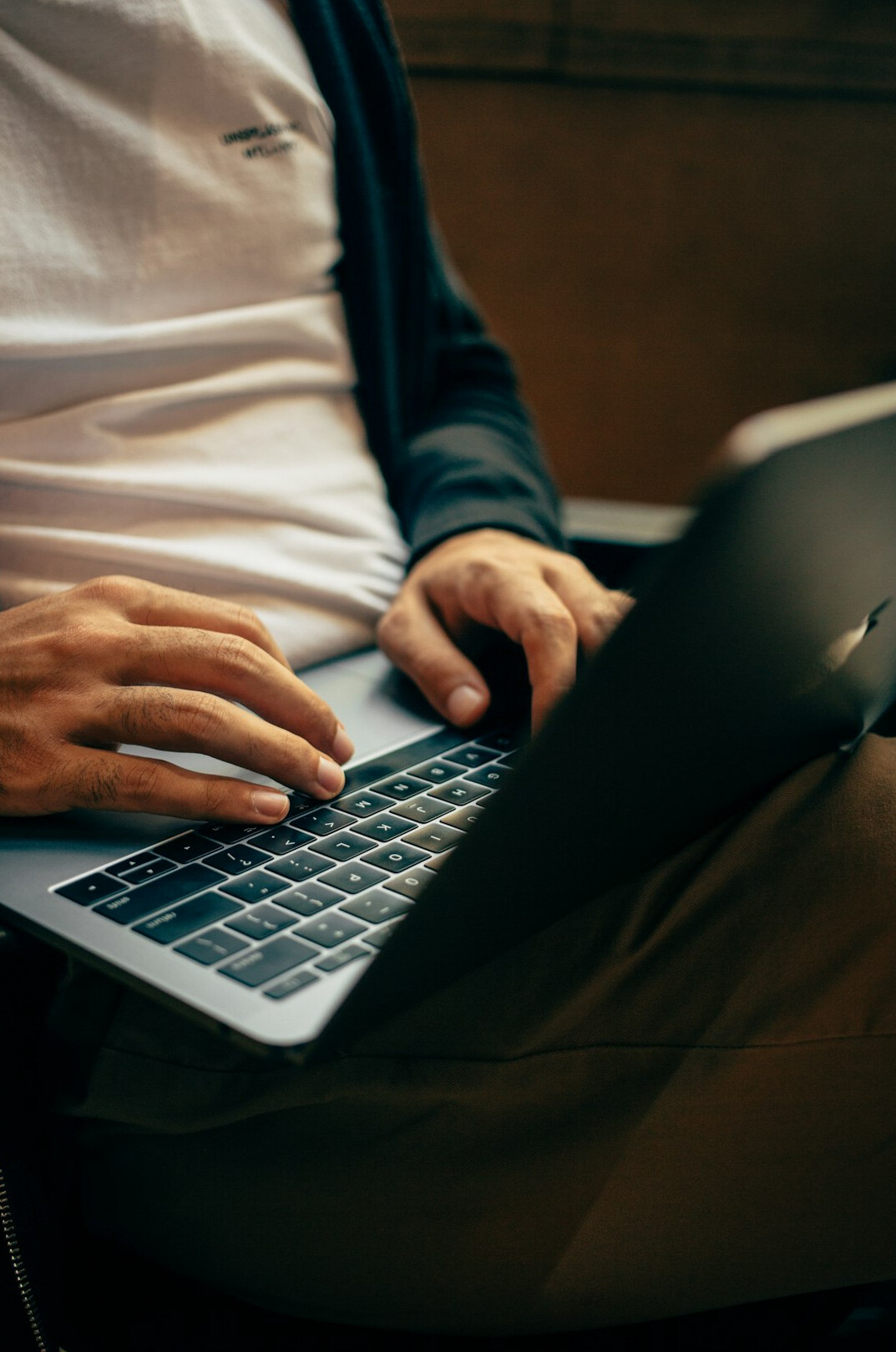 it professional working on laptop